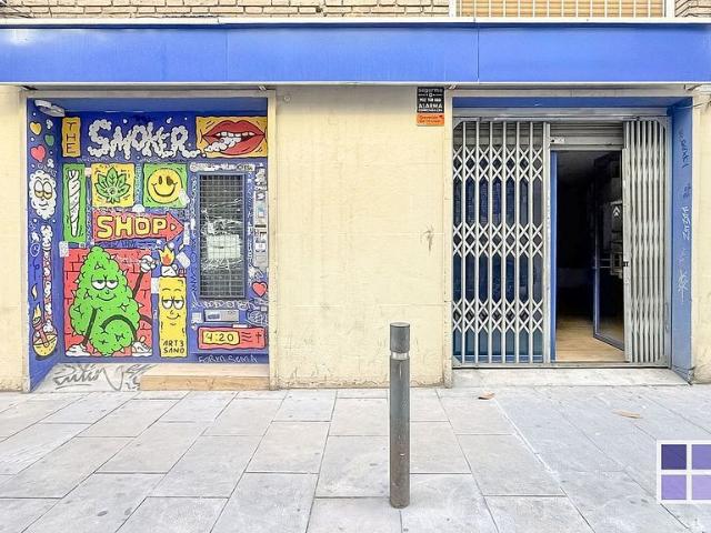 Local comercial en venta en calle Del Sots Tinent Navarro, Barcelona, de 66 m² 2 habitaciones por 200.000