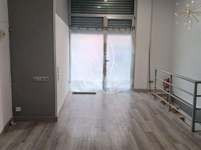 Local comercial en venta en calle Del Torrent de L'olla, Barcelona, de 75 m² 2 habitaciones por 260.000