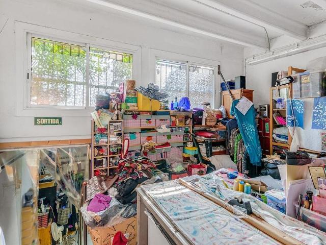 Local comercial en venta en calle Del Torrent de Les Flors, Barcelona, de 160 m² por 230.000