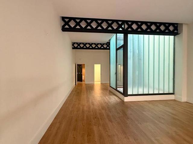 Local comercial en venta en calle Del Torrent D'en Vidalet, Barcelona, de 103 m² 1 habitación por 299.000