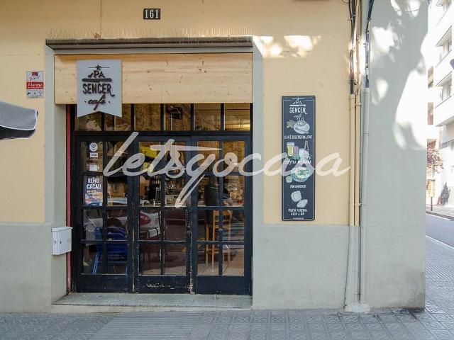 Local comercial en venta en calle Del Vallespir, Barcelona, de 71 m² 1 habitación por 235.000