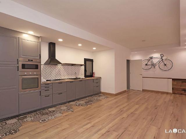 Local comercial en venta en calle D'elkano, Barcelona, de 107 m² 2 habitaciones por 200.000
