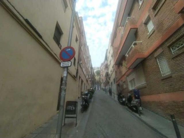 Local comercial en venta en calle Dels Agudells, Barcelona, de 500 m² por 219.800