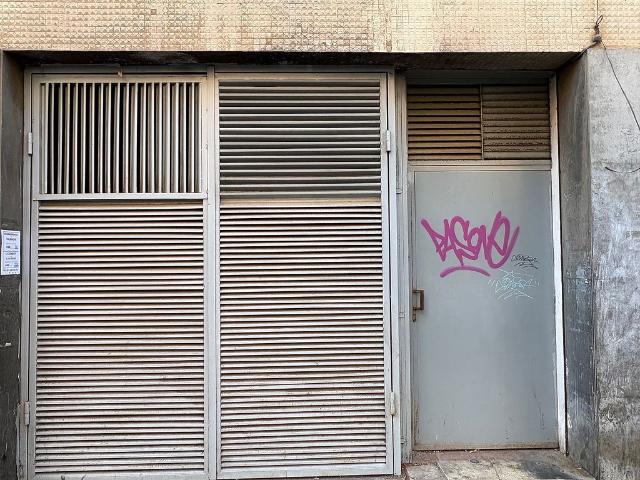 Local comercial en venta en calle Dels Naranjos, Hospitalet de Llobregat, L´, de 240 m² 1 habitación por 167.260