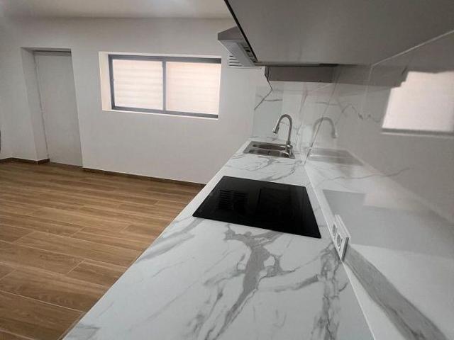 Local comercial en venta en calle Dels Pins, Hospitalet de Llobregat, L´, de 56 m² 2 habitaciones por 112.500
