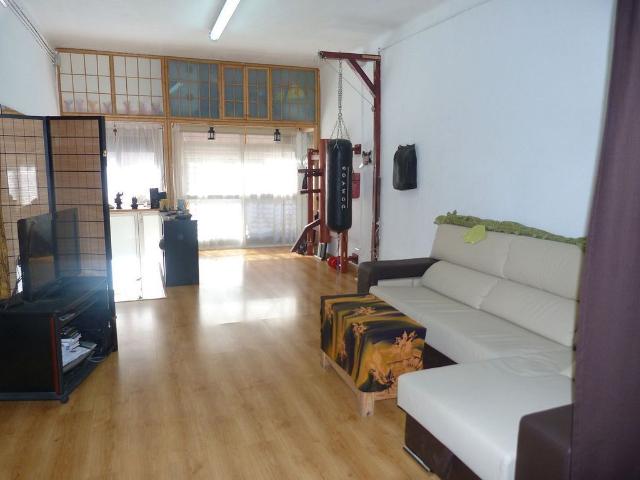 Local comercial en venta en calle D'en Singuerlin, Santa Coloma de Gramanet, de 50 m² 2 habitaciones por 96.000