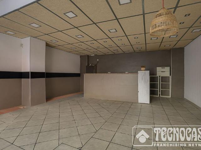 Local comercial en venta en calle D'enric Granados, Santa Coloma de Gramanet, de 93 m² 3 habitaciones por 98.000
