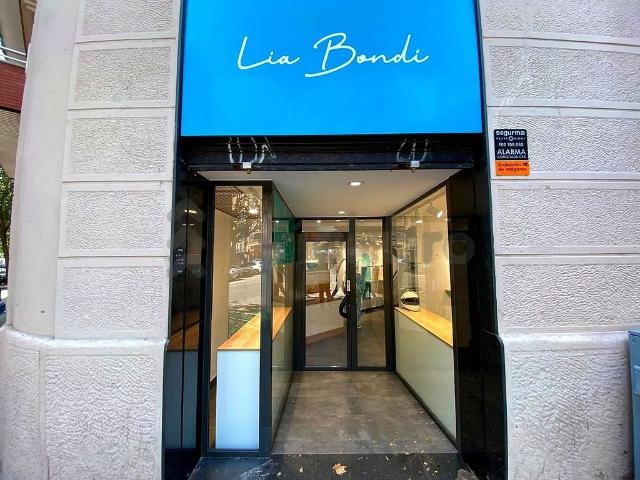 Local comercial en venta en calle D'entença, Barcelona, de 77 m² 3 habitaciones por 199.000