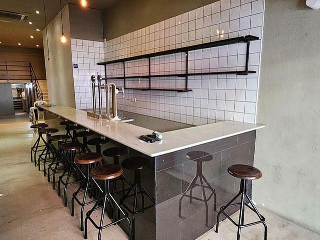 Local comercial en venta en calle D'entença, Barcelona, de 78 m² 3 habitaciones por 295.000