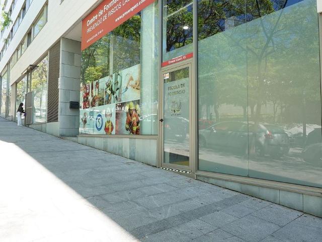 Local comercial en venta en calle D'ernest Lluch, Hospitalet de Llobregat, L´, de 141 m² por 225.000