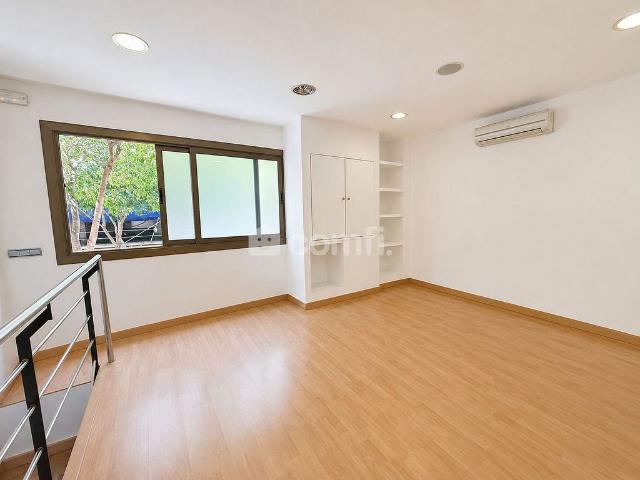 Local comercial en venta en calle D'espronceda, Barcelona, de 32 m² por 130.000