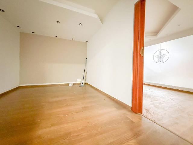 Local comercial en venta en calle D'higini Angles, Tarragona, de 28 m² 2 habitaciones por 16.000