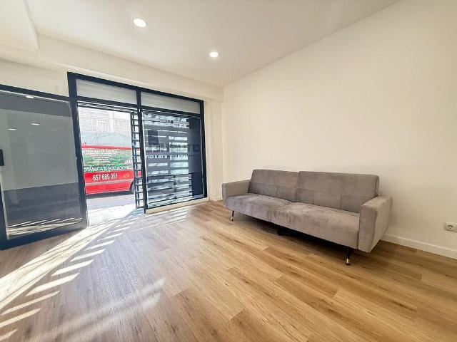 Local comercial en venta en calle Digoine, Hospitalet de Llobregat, L´, de 49 m² 2 habitaciones por 140.000
