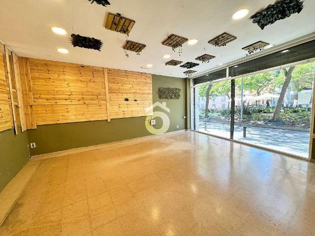 Local comercial en venta en calle Esplugas de Llobregat, Esplugues de Llobregat, de 72 m² 3 habitaciones por 160.000