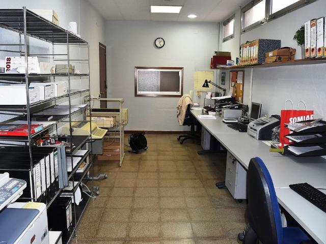 Local comercial en venta en calle Folch i Torres, Rubí, de 700 m² por 286.000