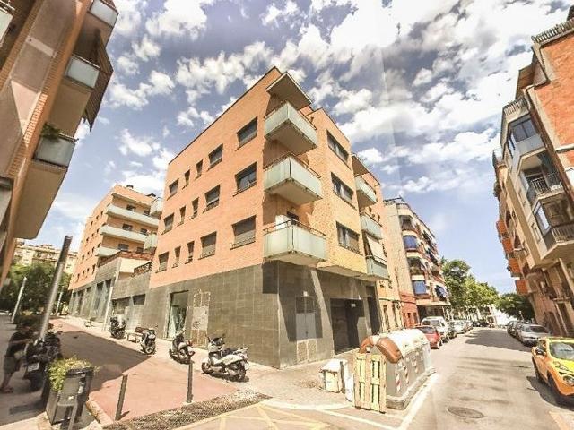 Local comercial en venta en calle Favència, Barcelona, de 421 m² por 252.000