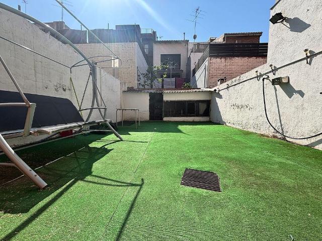 Local comercial en venta en calle Fermí Borràs, Sant Adrià de Besos, de 82 m² 5 habitaciones por 225.000