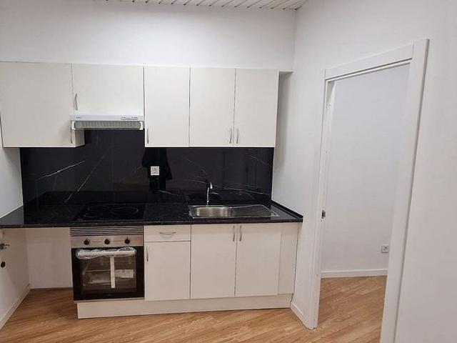 Local comercial en venta en calle Jaume I, Montcada i Reixac, de 43 m² 2 habitaciones por 75.000
