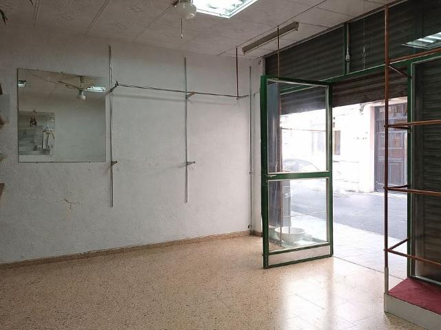 Local comercial en venta en calle Oviedo, Hospitalet de Llobregat, L´, de 44 m² 2 habitaciones por 75.000