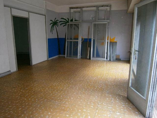 Local comercial en venta en calle Listz, Santa Coloma de Gramanet, de 186 m² 4 habitaciones por 95.000
