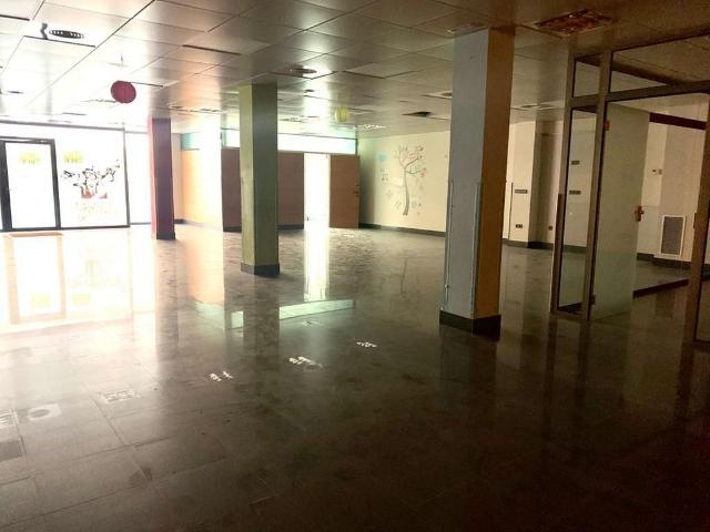Local comercial en venta en calle Lluis Companys, Lleida, de 250 m² 6 habitaciones por 200.000