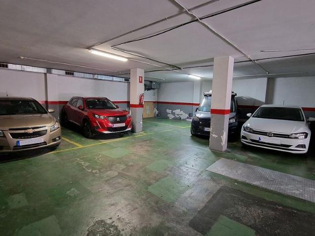 Local comercial en venta en calle Llavines, Hospitalet de Llobregat, L´, de 380 m² 2 habitaciones por 198.000