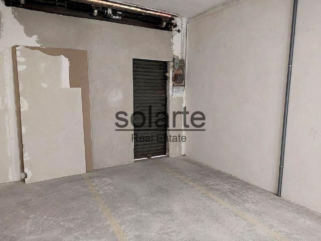 Local comercial en venta en calle Llobregat, Hospitalet de Llobregat, L´, de 90 m² 5 habitaciones por 135.000