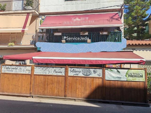 Local comercial en venta en calle Major, Castelldefels, de 135 m² 3 habitaciones por 157.500