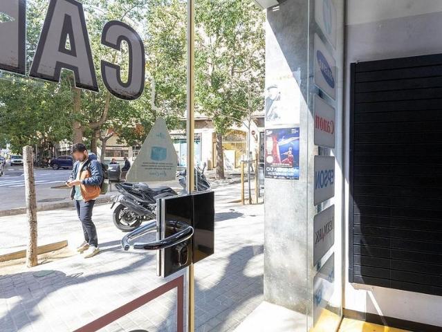 Local comercial en venta en calle Major de Sarrià, Barcelona, de 60 m² por 215.000