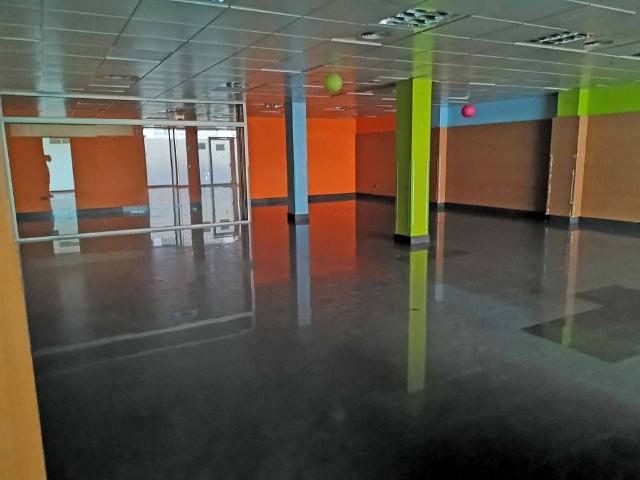 Local comercial en venta en calle Manuel del Palacio, Lleida, de 250 m² por 200.000