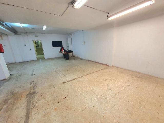 Local comercial en venta en calle Mas, Hospitalet de Llobregat, L´, de 120 m² 5 habitaciones por 170.000