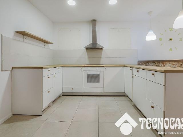 Local comercial en venta en calle Miquel Romeu, Hospitalet de Llobregat, L´, de 128 m² 4 habitaciones por 129.000