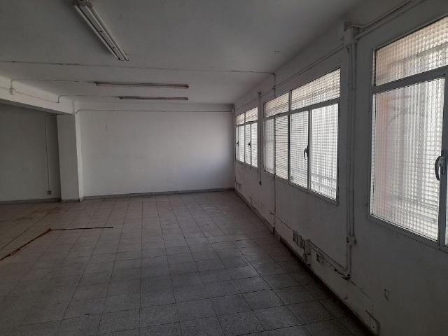 Local comercial en venta en calle Miquel Romeu, Hospitalet de Llobregat, L´, de 400 m² 3 habitaciones por 285.000