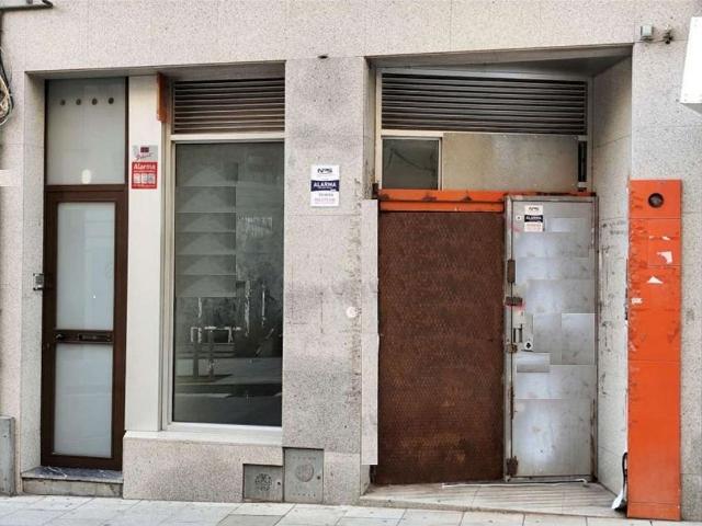 Local comercial en venta en calle Muralla de Sant Llorenç, Mataró, de 264 m² por 350.000