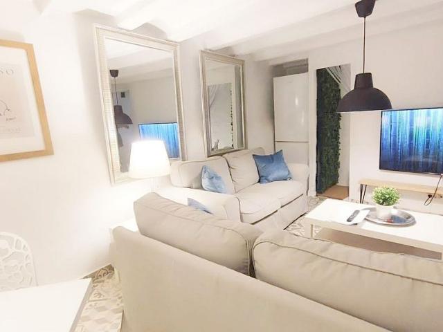 Local comercial en venta en calle Nou de la Rambla, Barcelona, de 110 m² 3 habitaciones por 249.000