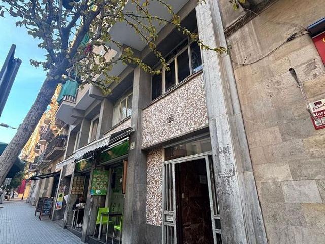 Local comercial en venta en calle Nou de la Rambla, Barcelona, de 72 m² 1 habitación por 169.000