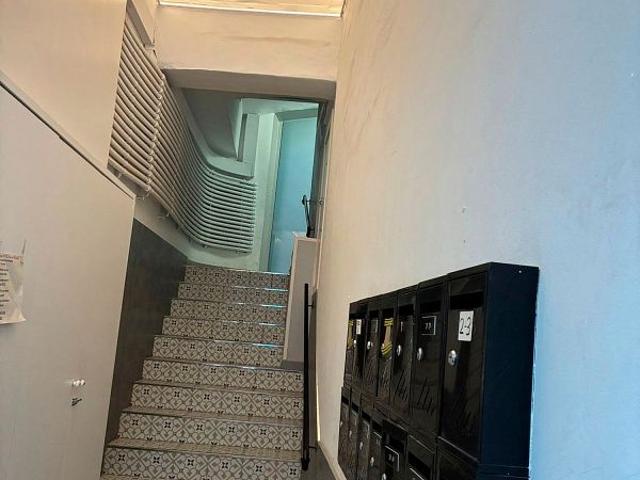 Local comercial en venta en calle Nou de la Rambla, Barcelona, de 81 m² 4 habitaciones por 240.000