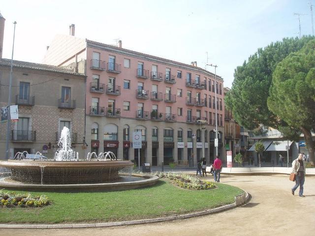 Local comercial en venta en calle Nou, Figueres, de 85 m² por 100.000