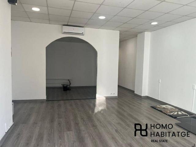 Local comercial en venta en calle, Sabadell, de 77 m² por 95.500