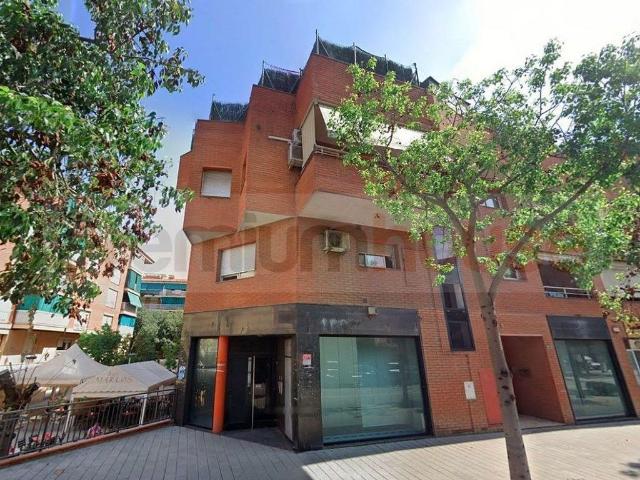 Local comercial en venta en calle, Sant Andreu de la Barca, de 145 m² por 180.000
