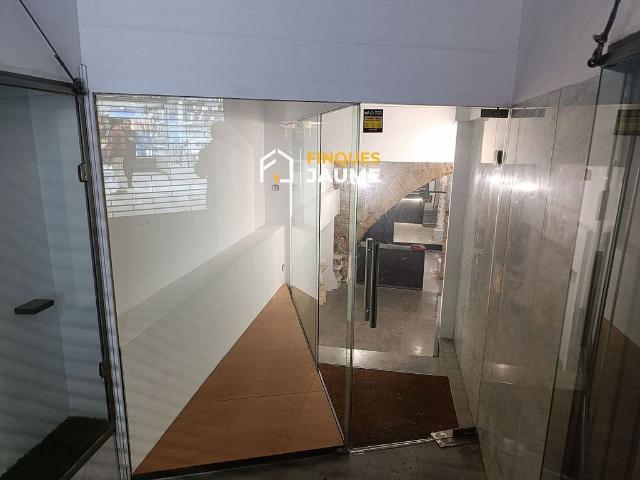 Local comercial en venta en calle Sant Antoni, Lleida, de 60 m² 1 habitación por 108.000