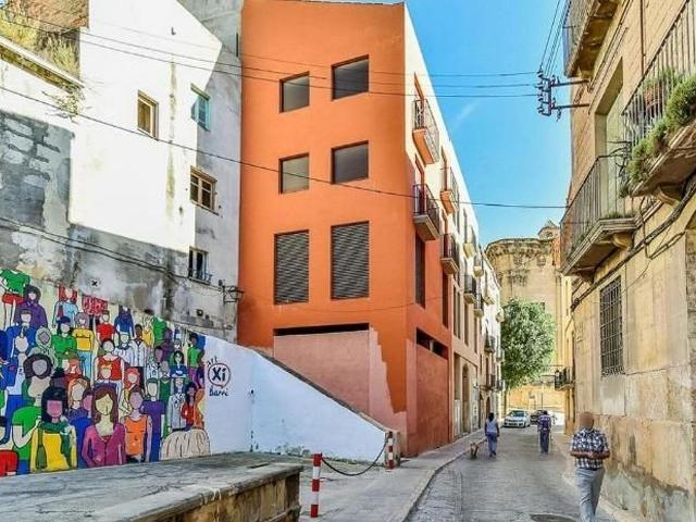 Local comercial en venta en calle Santa Anna, Tortosa, de 530 m² por 89.900