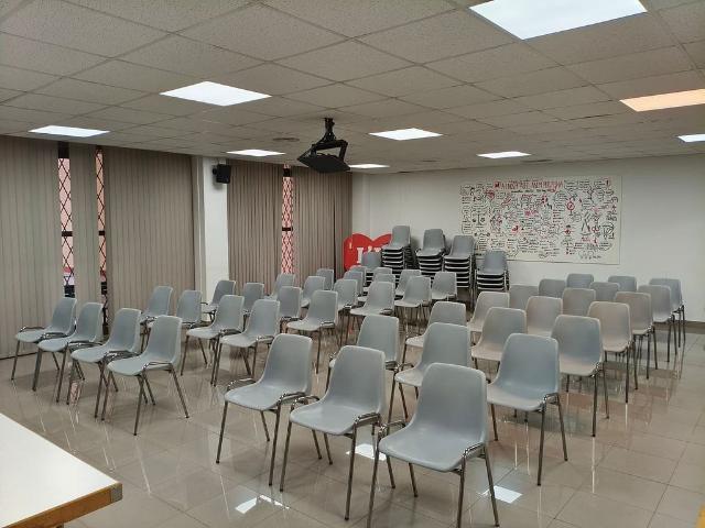 Local comercial en venta en calle Santa Eulàlia, Hospitalet de Llobregat, L´, de 311 m² 12 habitaciones por 305.000