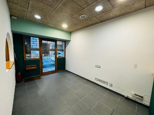 Local comercial en venta en calle Saragossa, Girona, de 43 m² 3 habitaciones por 88.500