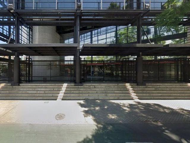 Local comercial en venta en calle Pablo Picasso, Cerdanyola del Vallès, de 130 m² por 37.000