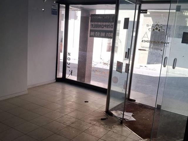 Local comercial en venta en calle Pantano, Terrassa, de 340 m² 6 habitaciones por 230.000