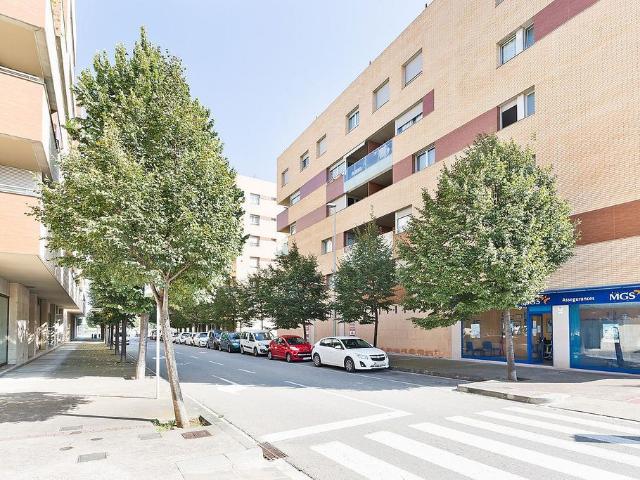 Local comercial en venta en calle Pellaire Dulcet, Vic, de 98 m² 1 habitación por 100.000