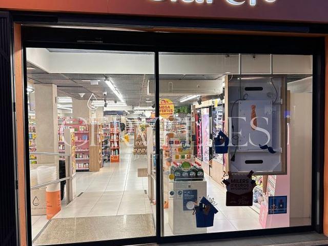 Local comercial en venta en calle Riu Glorieta, Tarragona, de 370 m² 2 habitaciones por 240.000