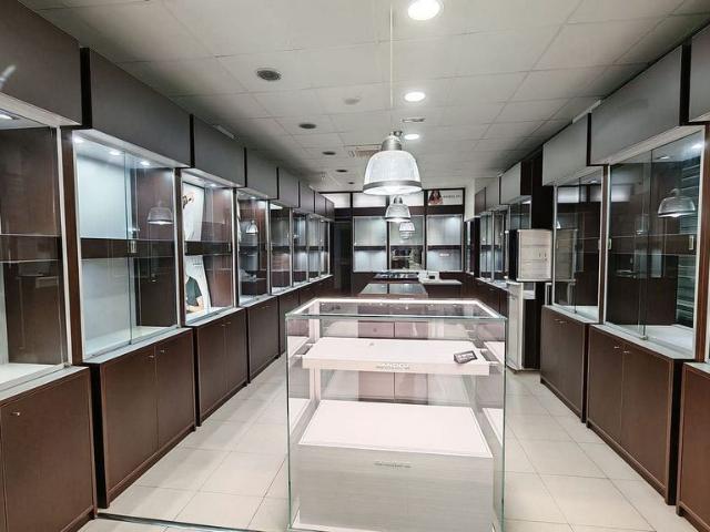 Local comercial en venta en calle Riera, Canovelles, de 77 m² por 125.000