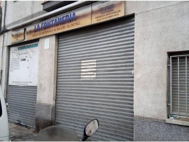 Local comercial en venta en calle Tamarit, Ripollet, de 190 m² por 108.000